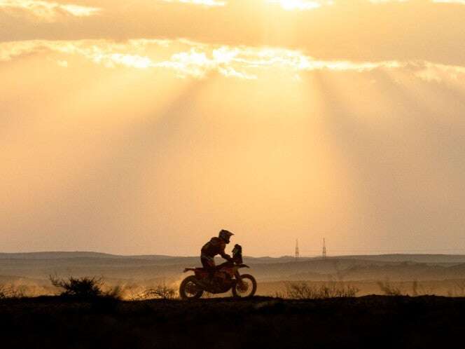 Benavides gana la etapa 8 del Dakar 2025 tras auxiliar a un rival herido 