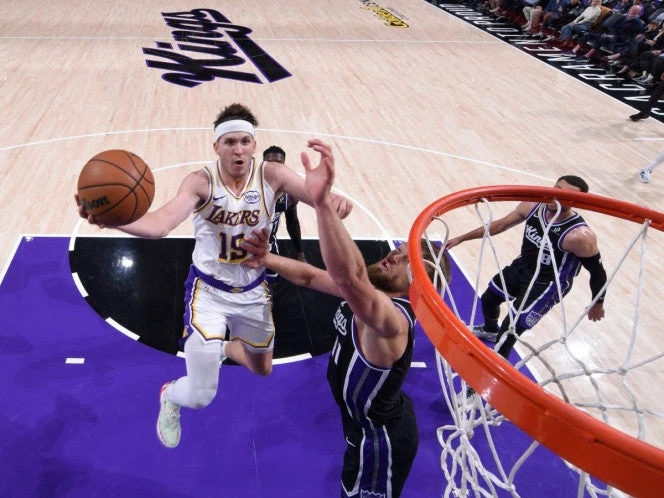 Un héroe inesperado sale al rescate de los Lakers