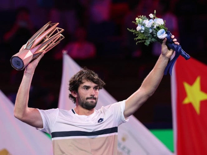 Vacherot, número 204 del mundo, vence a su primo Rinderknech y gana en Shanghái
