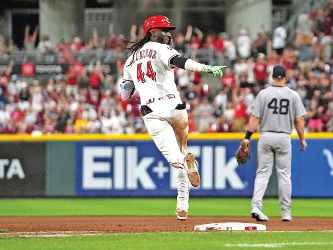 Elly de la Cruz brilla en casa; opaca a Judge en triunfo de Reds sobre Yankees