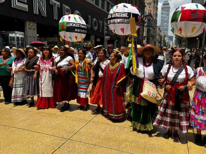 En Mega Calenda 2025 de CDMX, indígenas exigen ser reconocidos