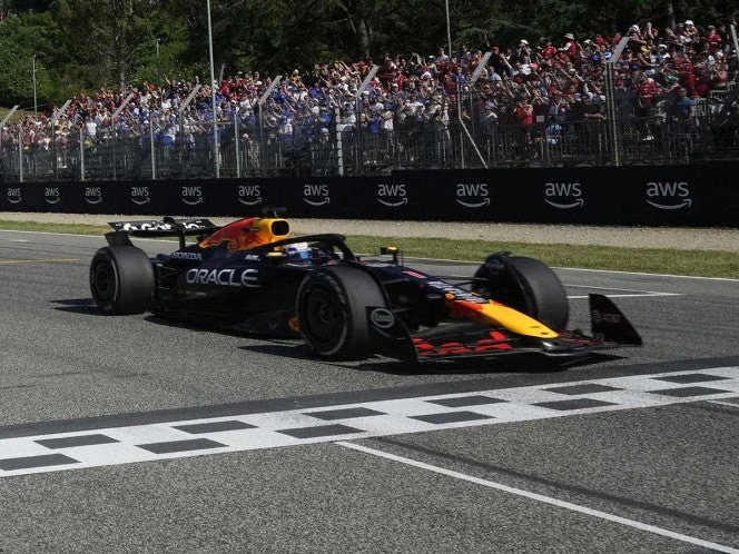 Max Verstappen vence a McLaren en Emilia-Romagna