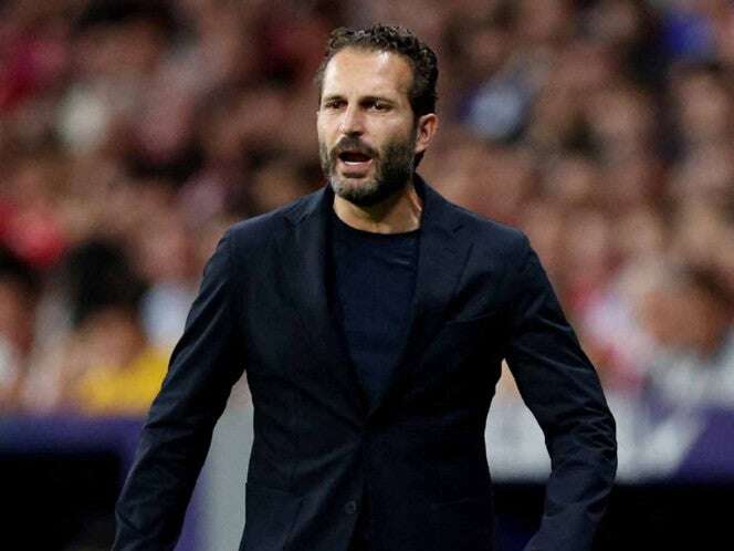 Valencia destituye al entrenador Rubén Baraja