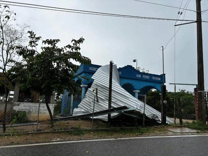 Los Jicayanes es una zona muerta y sin luz tras el paso de “Erick” en Oaxaca
