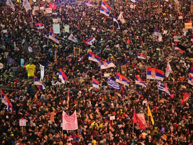 Más de 100 mil personas protestan contra la corrupción en Serbia