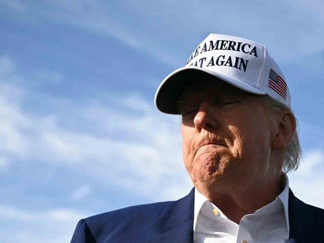 Trump quiere que EU fabrique tanques y chips, no camisetas y calcetines