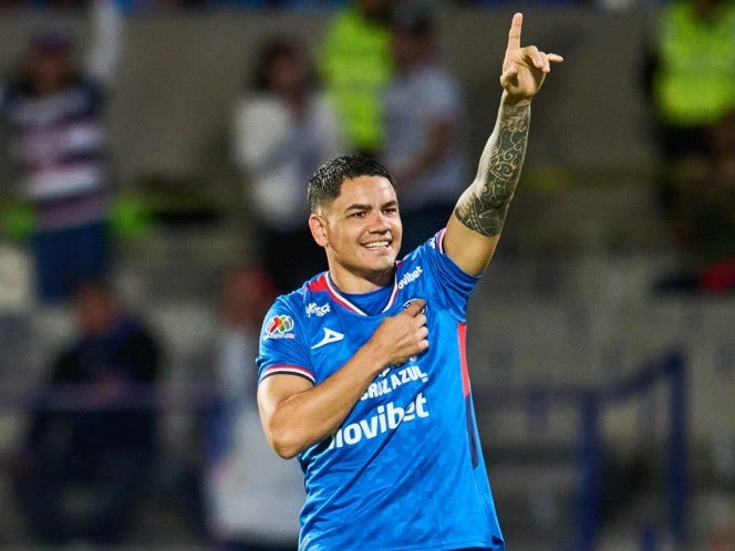 'Toro' Fernández da triunfo agónico a Cruz Azul sobre Santos