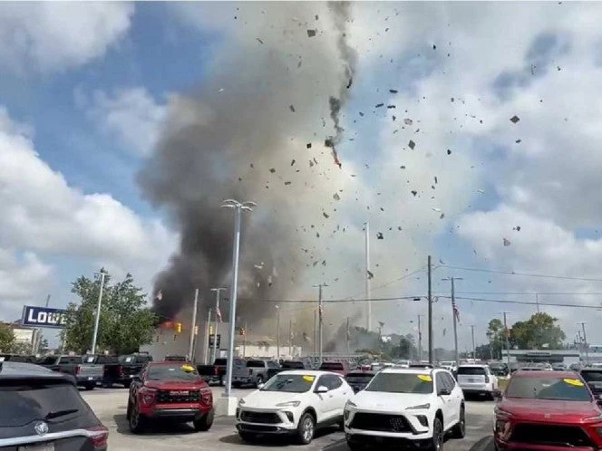 VIDEO | Hombre choca contra veterinaria y provoca poderosa explosión