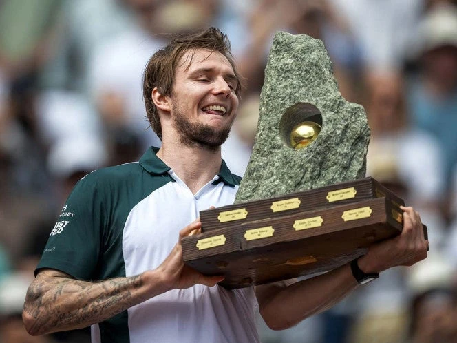 Alexander Bublik gana su primer título en tierra batida