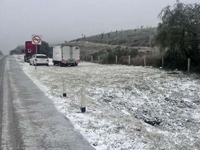 ¡Por el hielo! Cierran carretera Libre a Laredo en Salinas Victoria