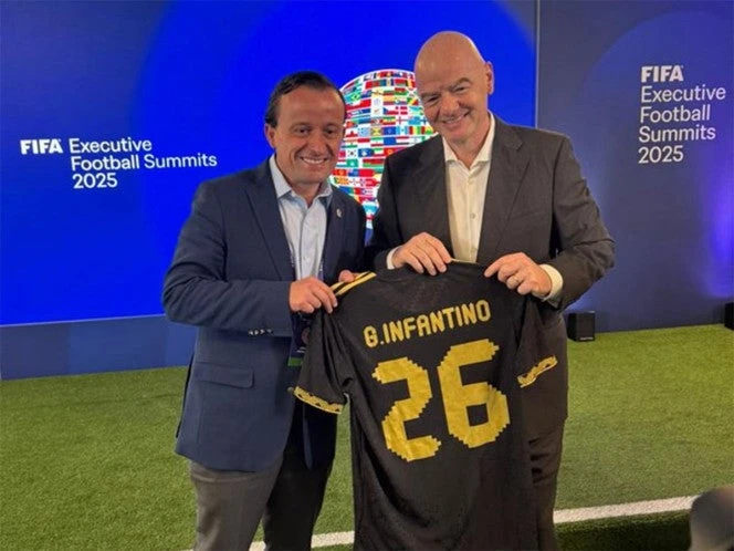 Arriola e Infantino afinarán detalles para el Mundial 2026