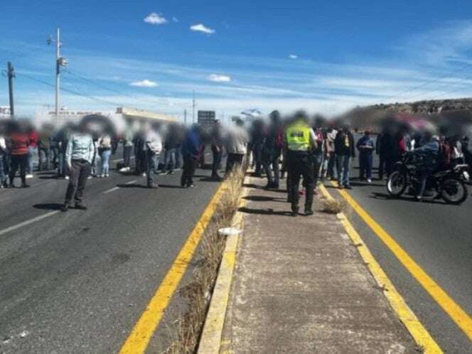 Bloquean carreteras en Zacatecas