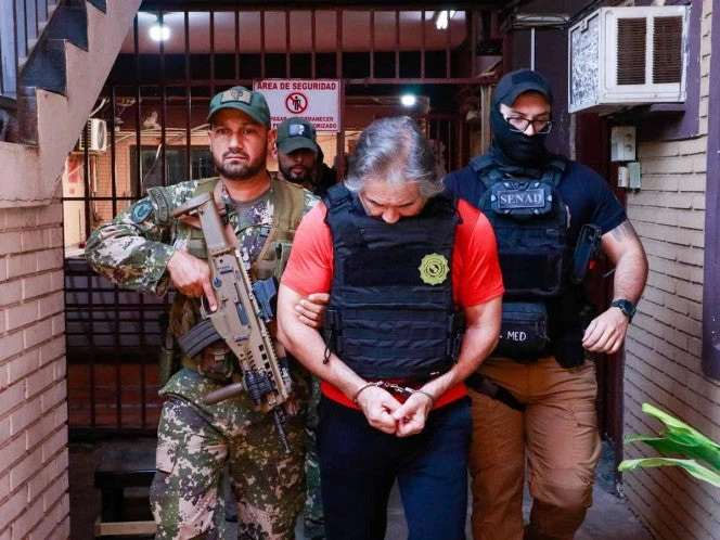 Esposado y con chaleco antibalas trasladan a Bermúdez Requena | VIDEO y FOTOS