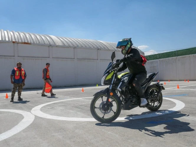 Licencia en riesgo: Todo sobre la 'Ley Casco' oficial para motociclistas