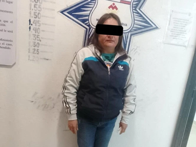 Mujer amarra perro a vehículo y lo arrastra por calles de un fraccionamiento
