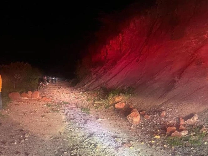 Muere una persona tras desgajamiento de cerro en Hidalgo 