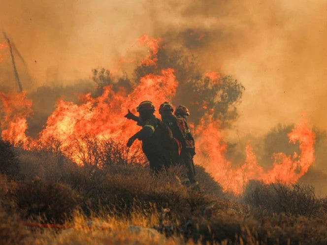Violentos incendios en Grecia y Turquía provocan la evacuación de miles | VIDEO