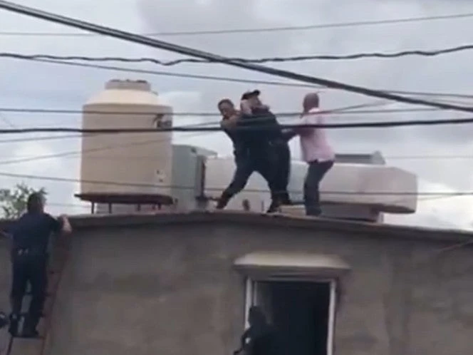 Policías rescatan a joven en azotea de Chihuahua tras denunciar intento de secuestro al 911