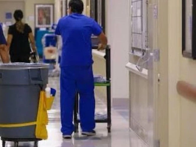 Trabajadores de limpieza que brinda sus servicios al ISSSTE denuncian falta de pago y prestaciones