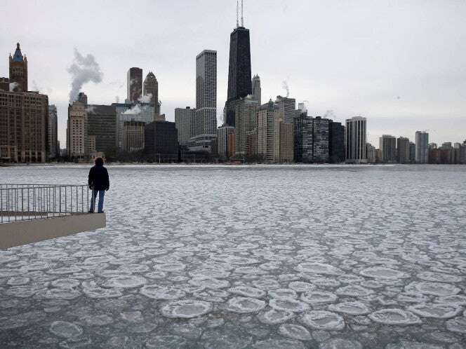 Gobernador de Illinois proclama 'renombrar' el lago Michigan... en respuesta a Trump