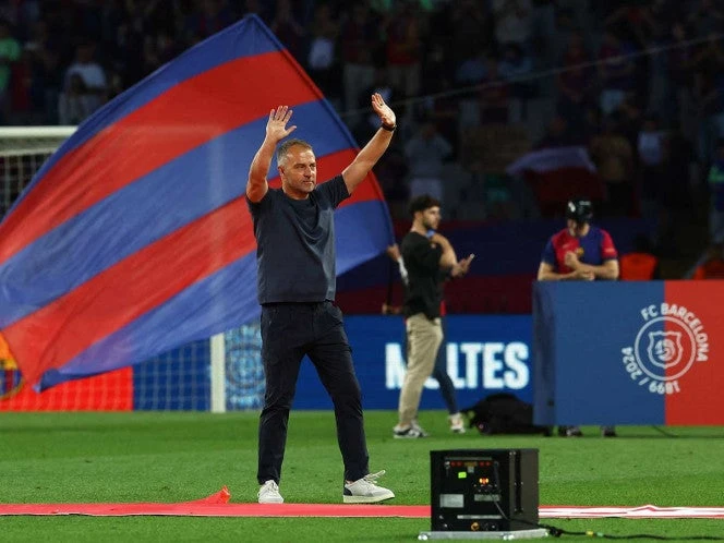 El Barcelona renueva a Hansi Flick hasta 2027