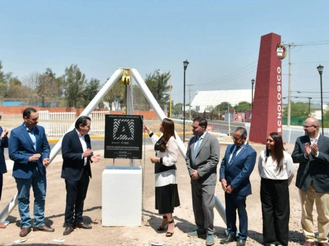 Tere Jiménez dio inicio a la construcción del Laboratorio Nacional de Semiconductores y Electromovilidad del ITA