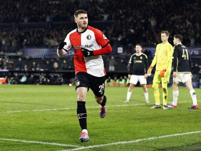 Santi Giménez se luce en goleada del Feyenoord en Champions