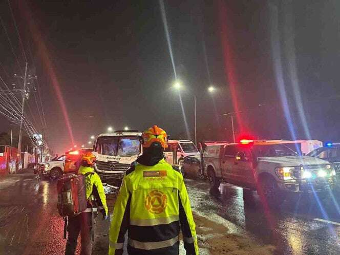 VIDEO: Impactante choque de dos camiones en NL deja siete lesionados