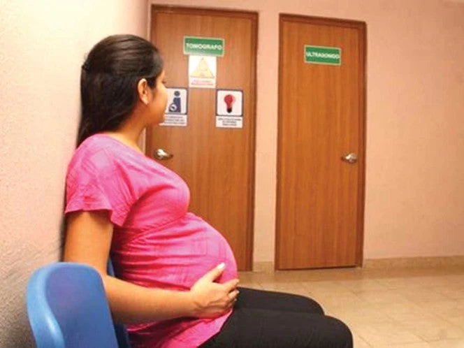 Es obligatorio casos de niñas embarazadas de hombres mayores