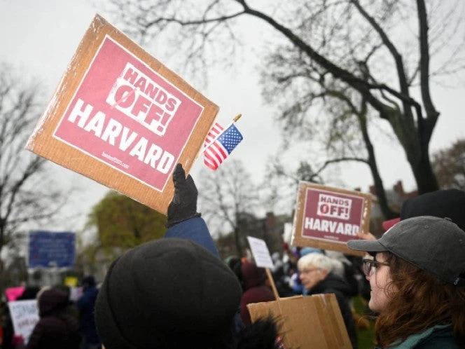 ¿Harvard vs. Trump? Profes explotan por recorte de fondos y políticas “anti-woke”