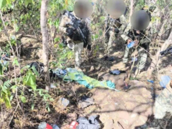 Ejército desmantela campamentos delictivos en Badiraguato; asegura drones y uniformes militares