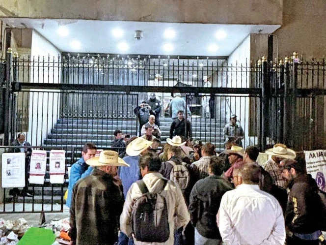 Segob se encuentra con campesinos: Manotean propuesta; negocian