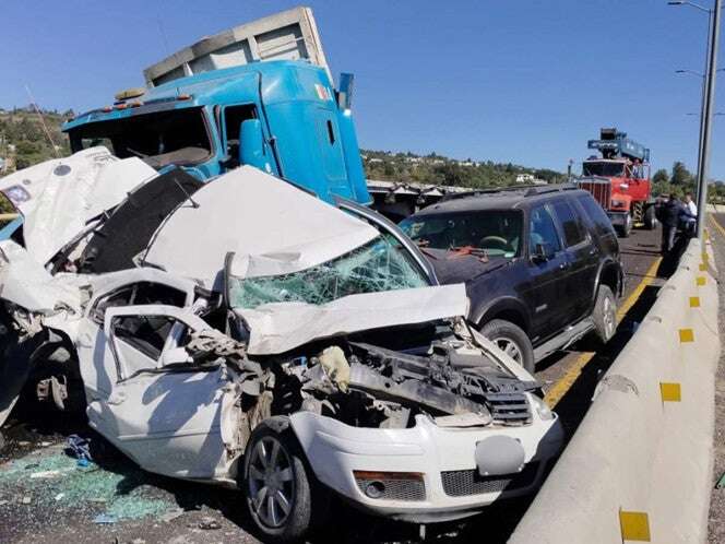 Tractocamión se queda sin frenos, provoca carambola y destroza 5 vehículos en Tlaxcala