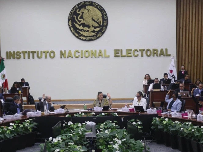 INE aprueba multas a candidaturas ganadoras en elección judicial que aparecieron en acordeones