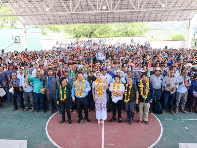 Entregan tarjetas del FAISPIAM a comunidades en La Montaña de Guerrero