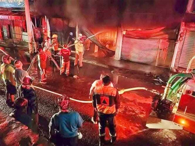 Grupo armado mata a dos e incendia tres negocios en Teloloapan, Guerrero