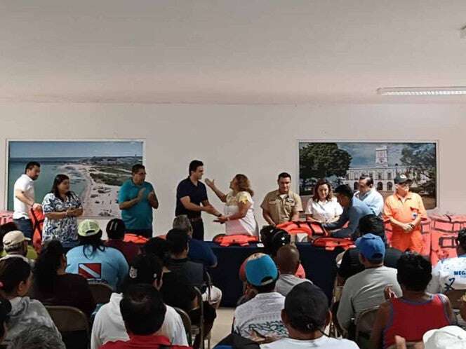 Semar da cursos a pescadores de Puerto de Progreso, Yucatán