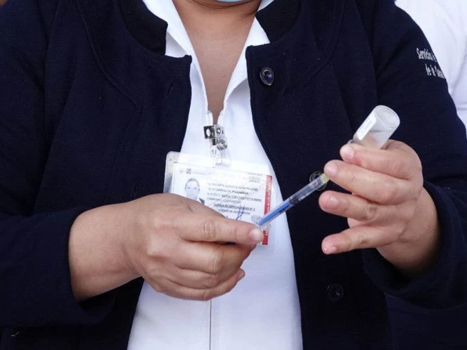 OMS en alerta ante nueva variante covid; contagios se disparan