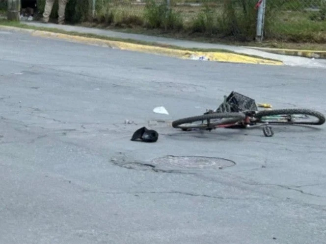 Camión se pasa el alto y atropella a abuelito que iba en bicicleta