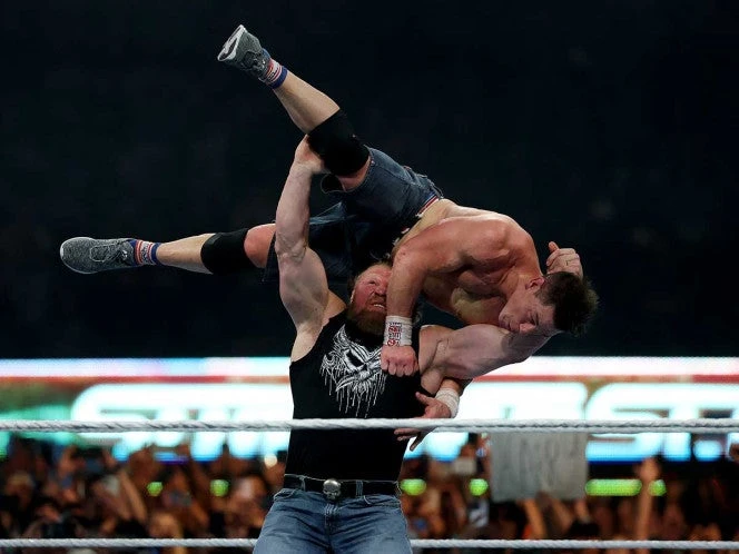 Brock Lesnar regresó a WWE para destruir a John Cena