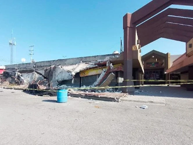 ¡Colapso en Saltillo! Techos de Plaza Fundadores se desploman tras intensas lluvias