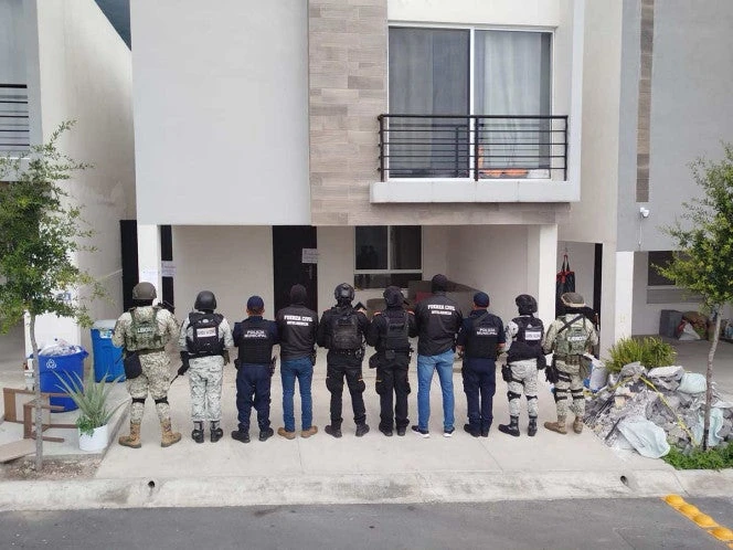 Catean casa ligada a 2 detenidos en NL y encuentran 164 paquetes de cristal
