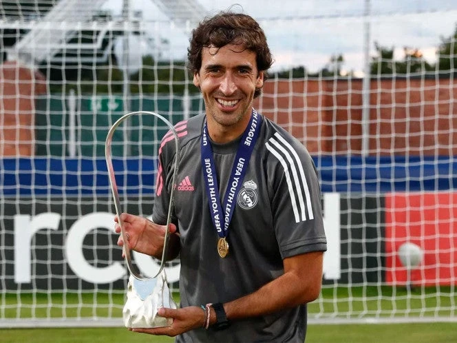 Raúl deja al Real Madrid