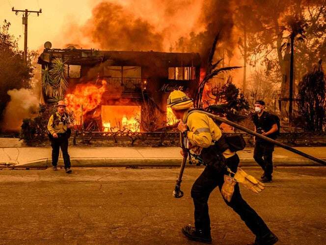 Sheinbaum ofrece apoyo y envía su solidaridad a afectados por incendios en California