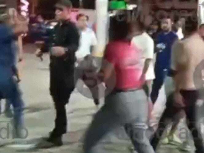 ¡Todos contra todos! noche de fiesta que terminan en pelea campal en Puebla | VIDEO