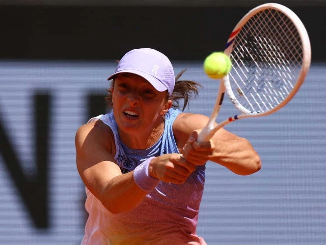 Iga Swiatek debuta sin problemas en Roland Garros