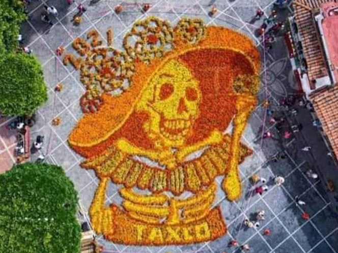 Guerrero celebra el Día de Muertos con mega ofrenda en Acapulco y catrinas en Taxco