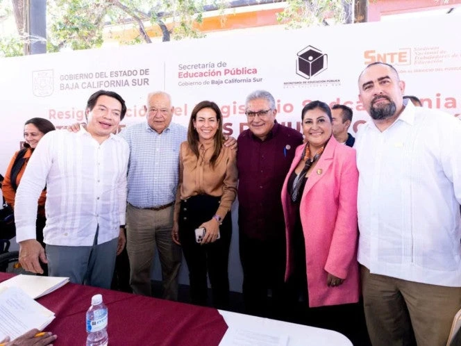 Gobierno de México entrega 500 plazas de nueva creación a personal educativo en Baja California Sur