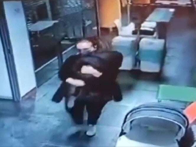 VIDEO: Mujer finge embarazo y roba una bebé en Italia para seguir con su mentira