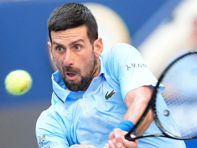 Djokovic vuelve a Shanghái en medio del luto por la muerte de su mentor